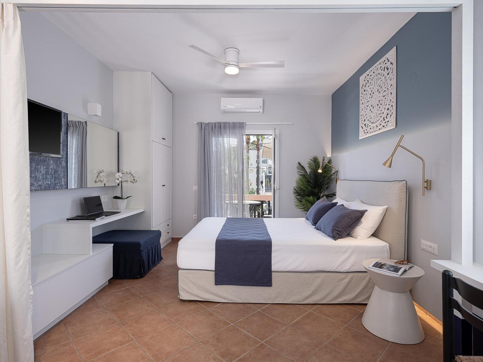 Elena Seafront Luxury Apartments Алмирида Экстерьер фото