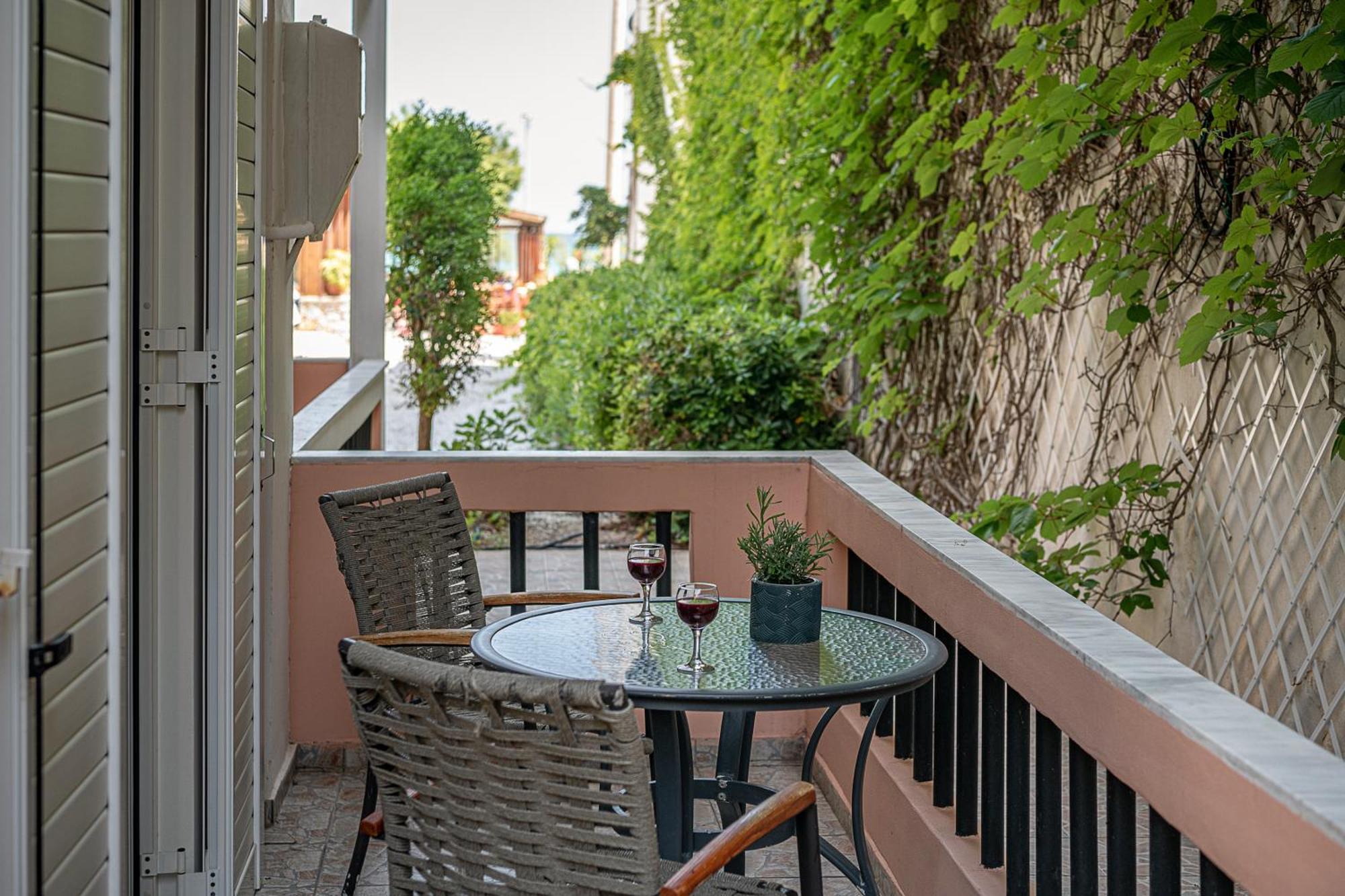 Elena Seafront Luxury Apartments Алмирида Номер фото