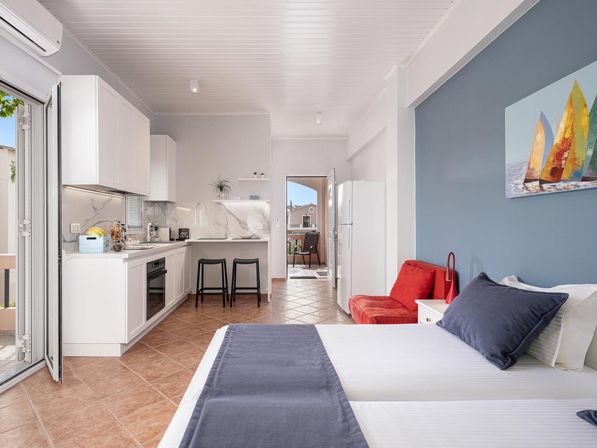 Elena Seafront Luxury Apartments Алмирида Экстерьер фото