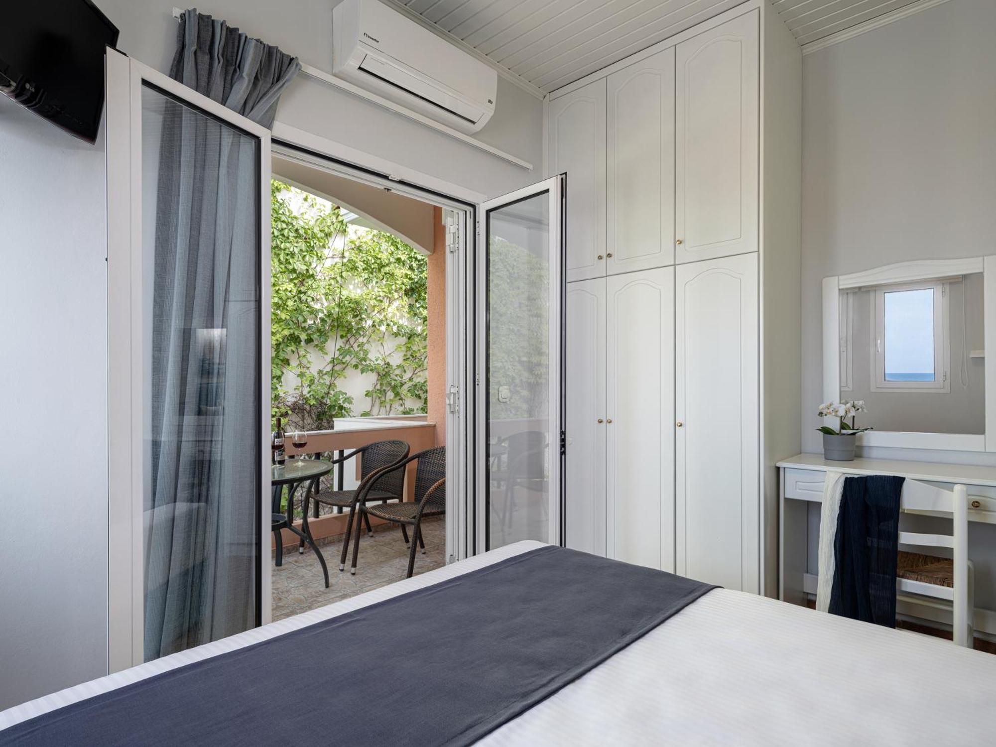 Elena Seafront Luxury Apartments Алмирида Экстерьер фото
