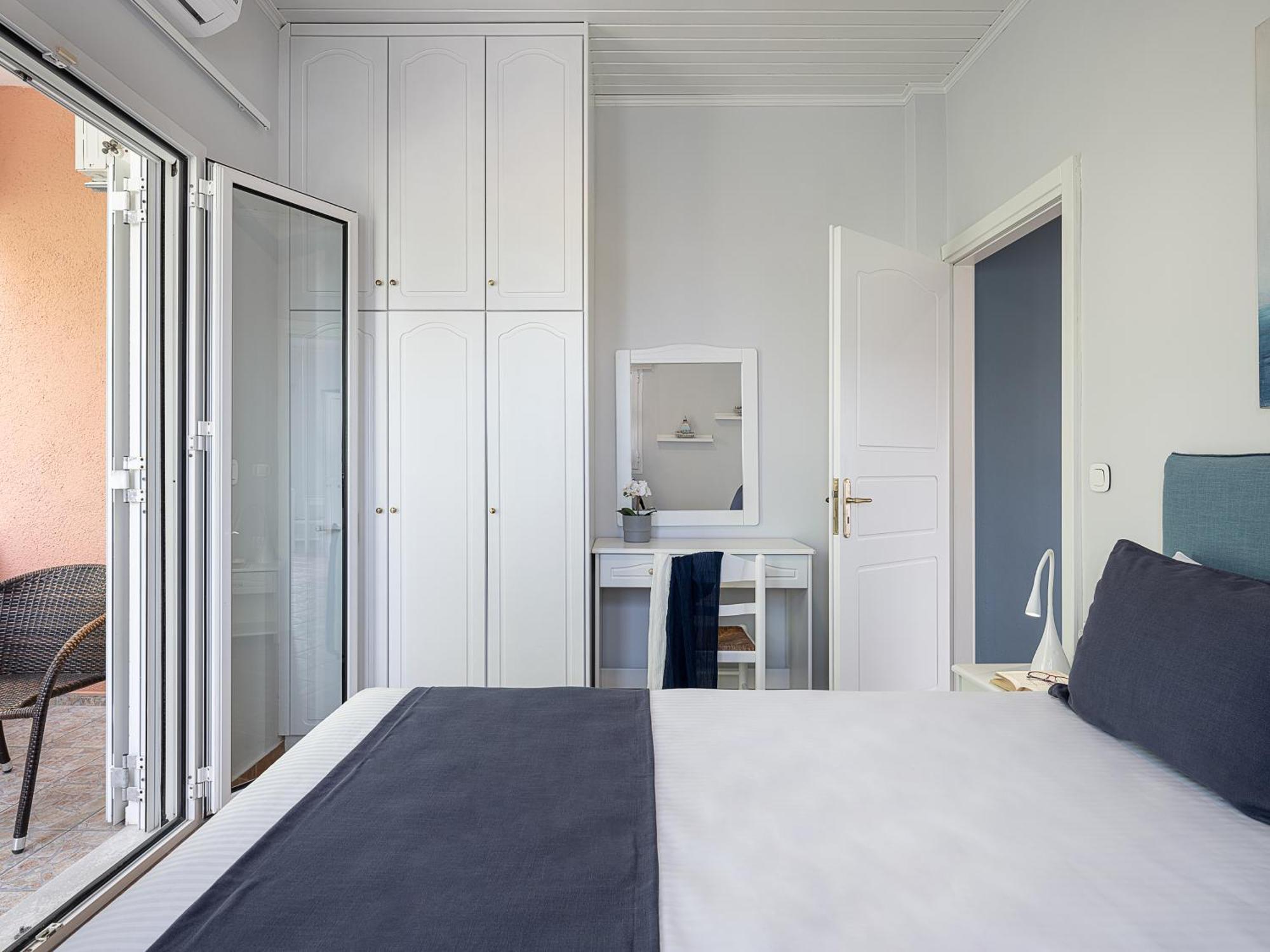 Elena Seafront Luxury Apartments Алмирида Номер фото