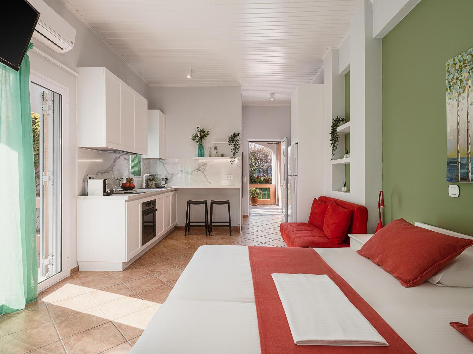 Elena Seafront Luxury Apartments Алмирида Экстерьер фото